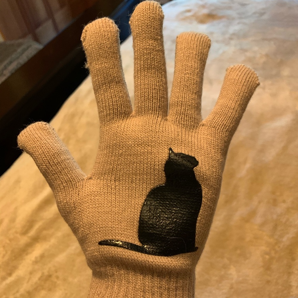 Cute pair of knit gloves cat/bird design - Picture 4 of 8